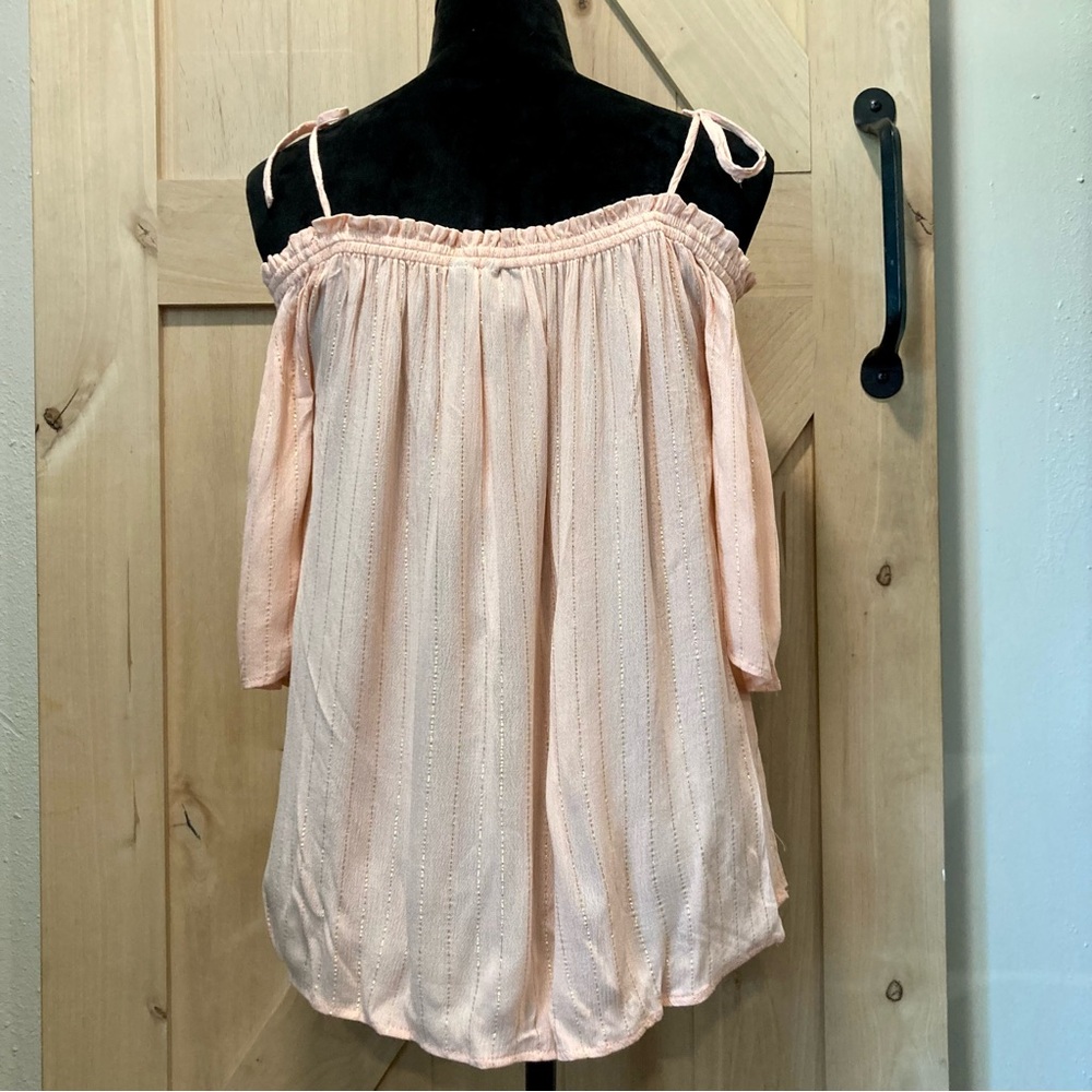 NWT New York & Company SOHO Size M Peach & Gold Stripe Cold Shoulder Top - Picture 4 of 11